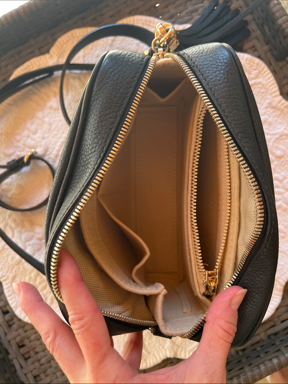 Gucci SoHo Disco Black pebbled Leather Crossbody w/ gold hardware & liner - Picture 9 of 15